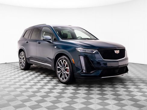Certified 2025 Cadillac XT6 Sport w/ Platinum Package AWD/4WD image 8