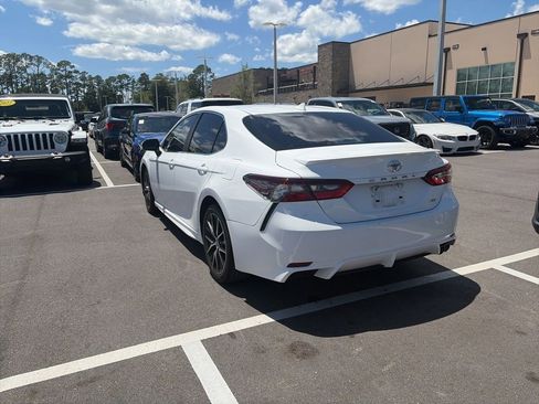 Used 2024 Toyota Camry SE FWD image 3