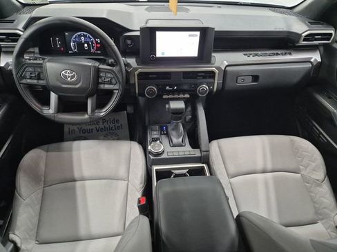 Used 2025 Toyota Tacoma SR5 AWD/4WD image 15