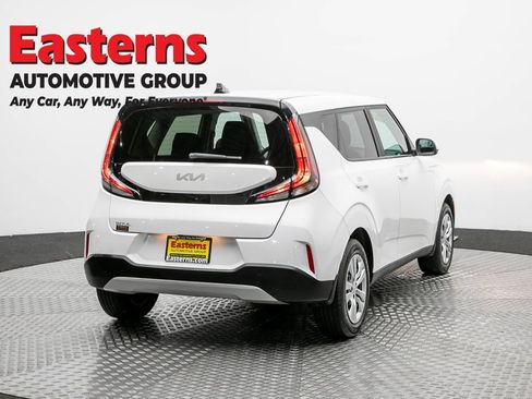 Used 2023 Kia Soul LX FWD image 5