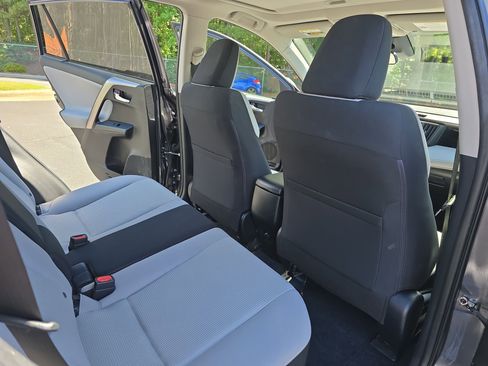Used 2018 Toyota RAV4 XLE AWD/4WD image 11