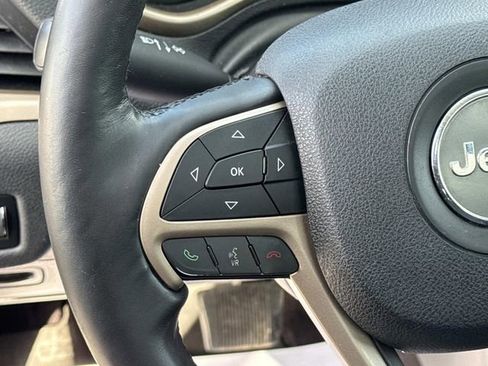 Used 2016 Jeep Cherokee Limited image 25