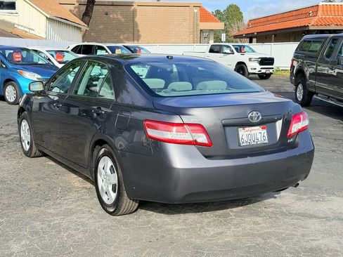 Used 2010 Toyota Camry LE image 4