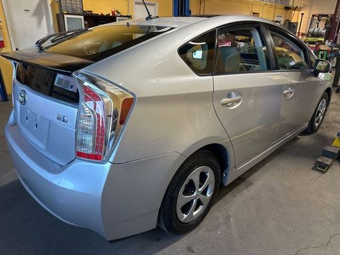 Used 2013 Toyota Prius Four w/ Deluxe Solar Roof Pkg image 3
