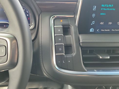 Used 2023 Chevrolet Suburban LT RWD image 24
