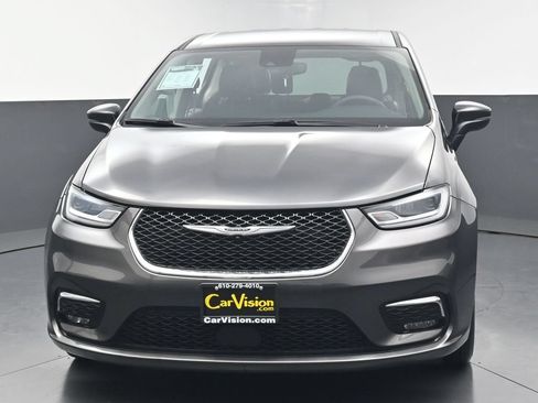 Used 2023 Chrysler Pacifica Touring-L FWD image 7