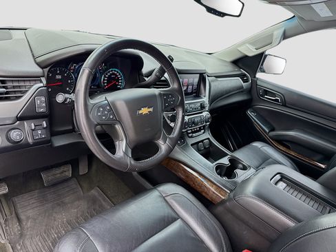 Used 2017 Chevrolet Suburban LT w/ Luxury Package image 7