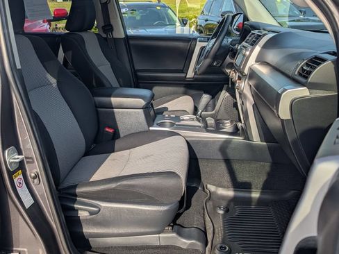 Used 2018 Toyota 4Runner SR5 AWD/4WD image 20