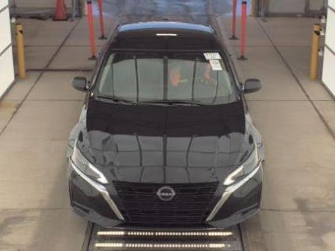 Used 2024 Nissan Altima 2.5 SV image 9