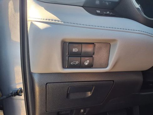 Used 2021 Toyota Highlander Limited image 16