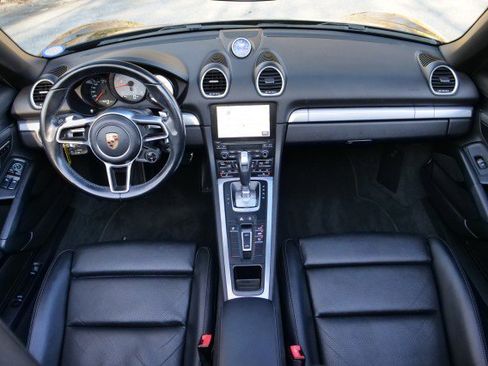 Used 2018 Porsche 718 Boxster S image 10