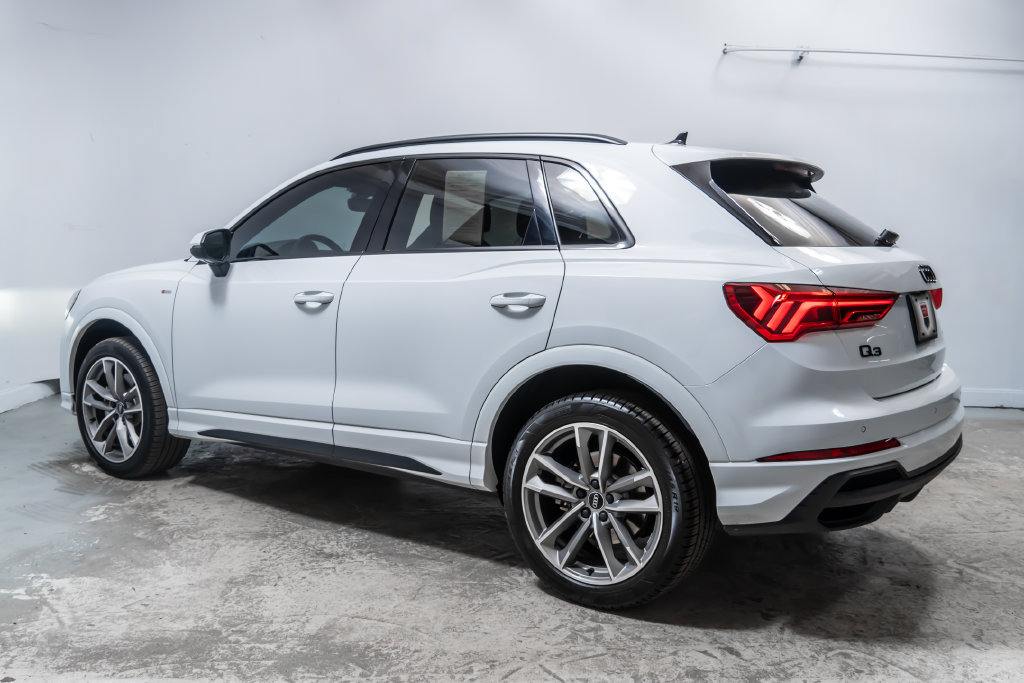 Used 2024 Audi Q3 2.0T Premium w/ Convenience Package AWD/4WD image 2