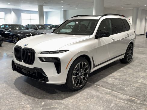 New 2026 BMW X7 M60i image 3