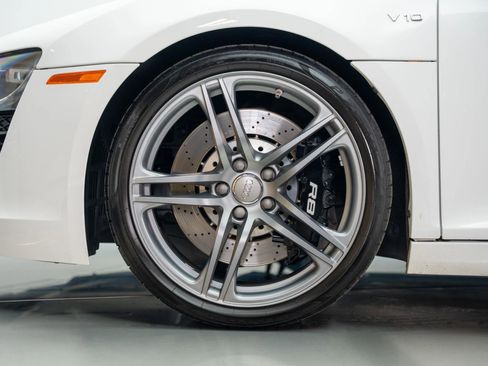 Used 2011 Audi R8 V10 image 23