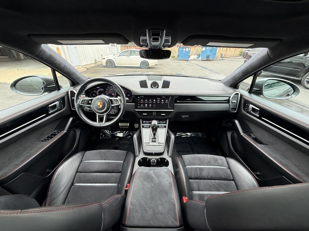 Used 2023 Porsche Cayenne GTS w/ Premium Package AWD/4WD image 22