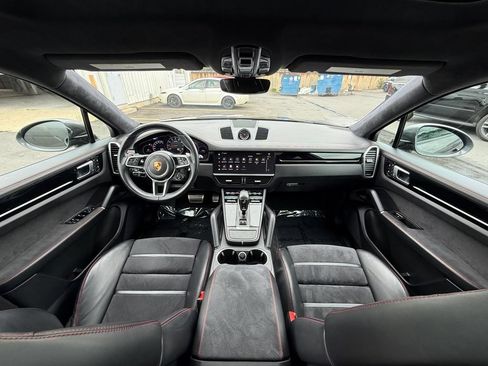 Used 2023 Porsche Cayenne GTS w/ Premium Package AWD/4WD image 22