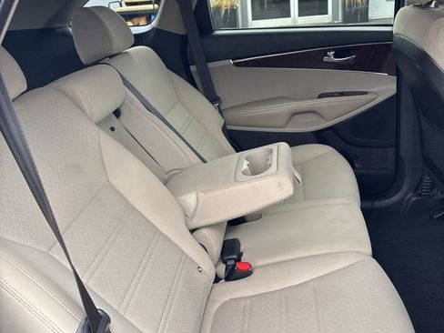 Used 2016 Kia Sorento LX image 56
