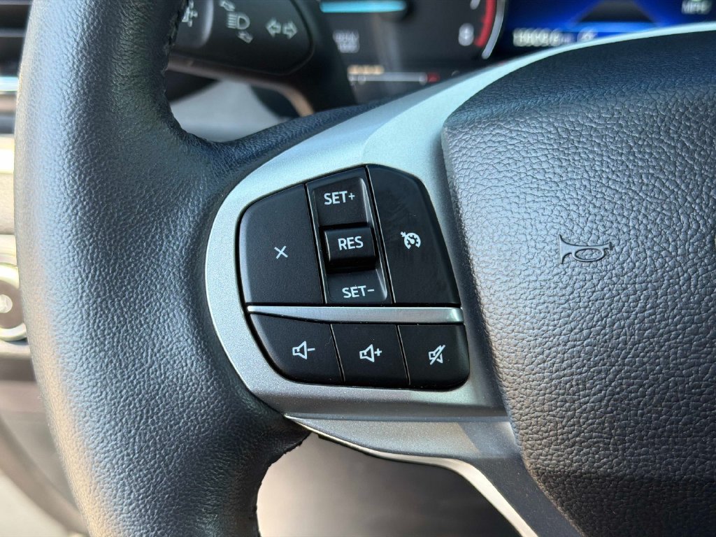 Used 2023 Ford Explorer XLT w/ Equipment Group 202A AWD/4WD image 32