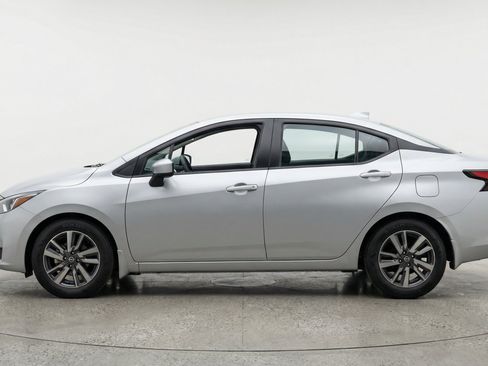 Used 2025 Nissan Versa SV FWD image 5