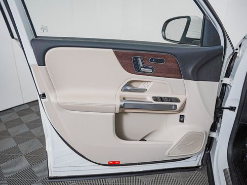 Certified 2023 Mercedes-Benz EQB 300 4MATIC w/ Exclusive Package image 25
