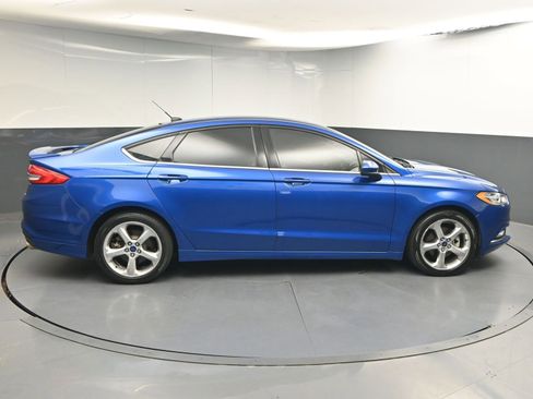 Used 2017 Ford Fusion SE w/ Equipment Group 201A FWD image 8