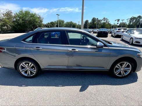 Certified 2023 Volkswagen Jetta SE image 4