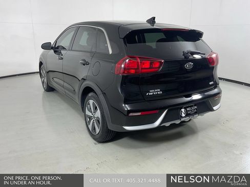 Used 2017 Kia Niro FE FWD image 8