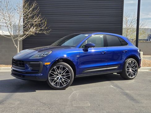 Certified 2025 Porsche Macan image 1