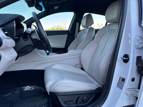 Used 2025 Genesis G70 2.5T image 28