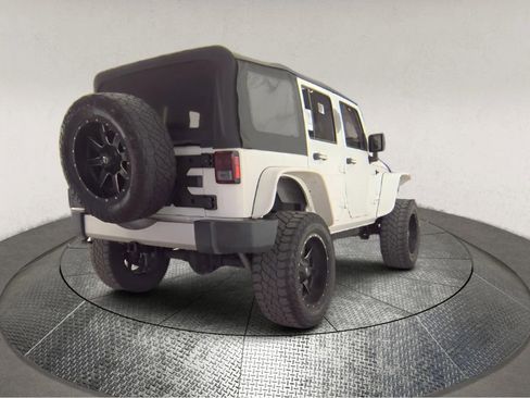 Used 2017 Jeep Wrangler Unlimited Sahara w/ Connectivity Group AWD/4WD image 2