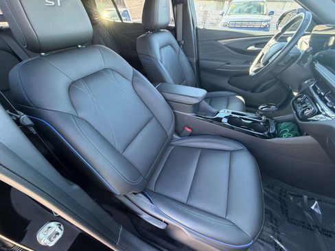 Used 2025 Buick Envista Sport Touring image 35