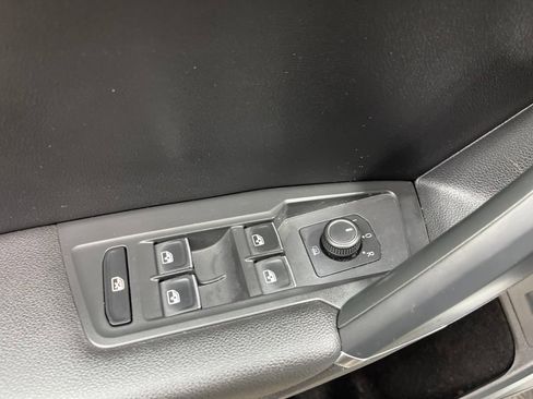 Used 2018 Volkswagen Tiguan SEL FWD image 29