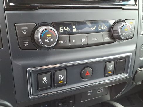 Used 2023 Nissan Titan SV w/ SV Convenience Package AWD/4WD image 24