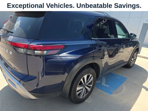 Used 2022 Nissan Pathfinder SL FWD image 3