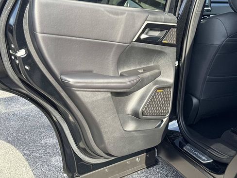 New 2026 Mitsubishi Outlander SE FWD image 13