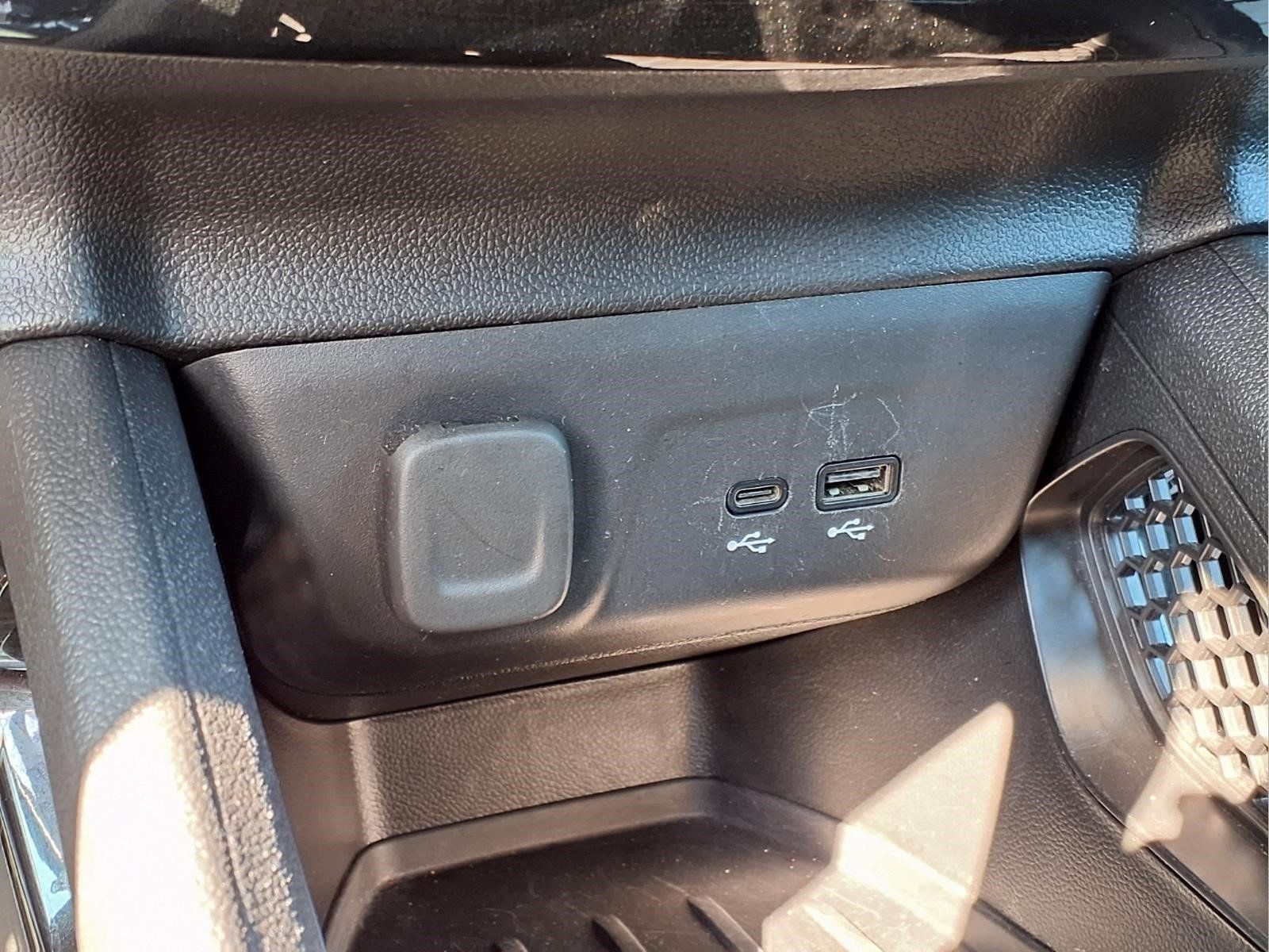 Used 2025 Chevrolet TrailBlazer LT AWD/4WD image 13