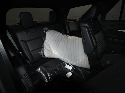 New 2026 Ford Explorer ST-Line w/ ST-Line Street Pack image 23