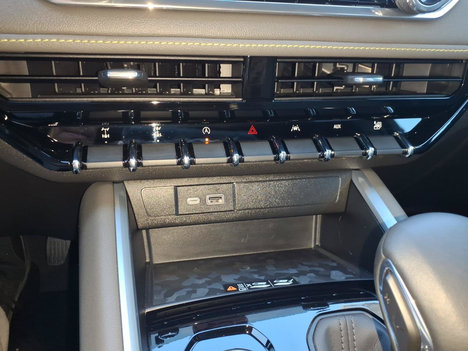 Used 2024 Chevrolet Colorado ZR2 w/ ZR2 Convenience Package III AWD/4WD image 24