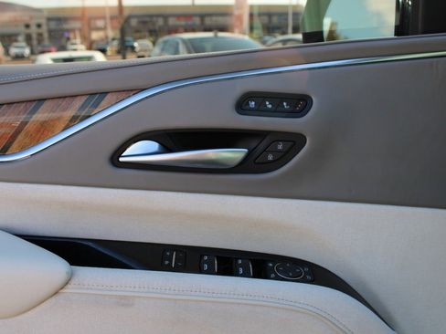 Used 2022 Cadillac Escalade ESV Premium Luxury Platinum image 19