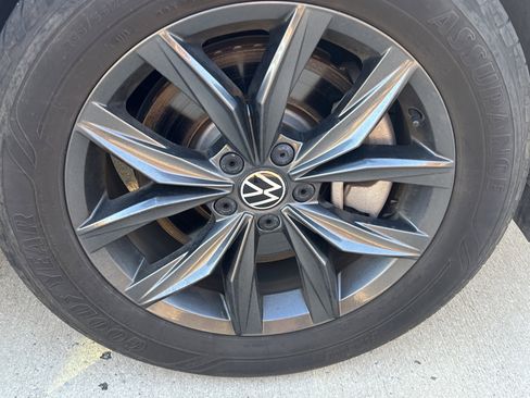 Certified 2023 Volkswagen Tiguan SE w/ Panoramic Sunroof Package image 12