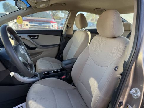 Used 2015 Hyundai Elantra SE FWD image 12