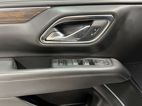 Used 2023 Chevrolet Suburban Premier image 22