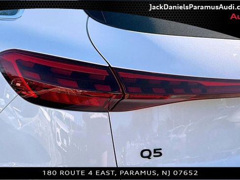 Used 2025 Audi Q5 Premium w/ Convenience Package image 22