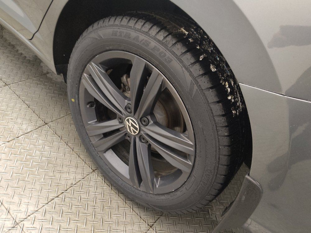 Used 2024 Volkswagen Jetta SE w/ Panoramic Sunroof Package FWD image 31