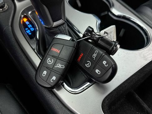 Used 2018 Jeep Grand Cherokee Altitude image 41