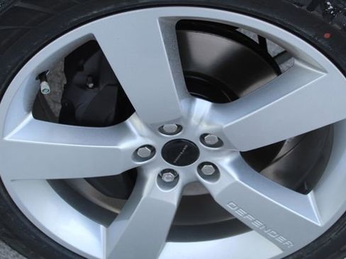 New 2026 Land Rover Defender 130 X-Dynamic SE image 8