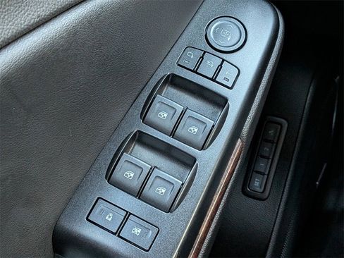 Used 2017 GMC Yukon XL SLT w/ Open Road Package image 28