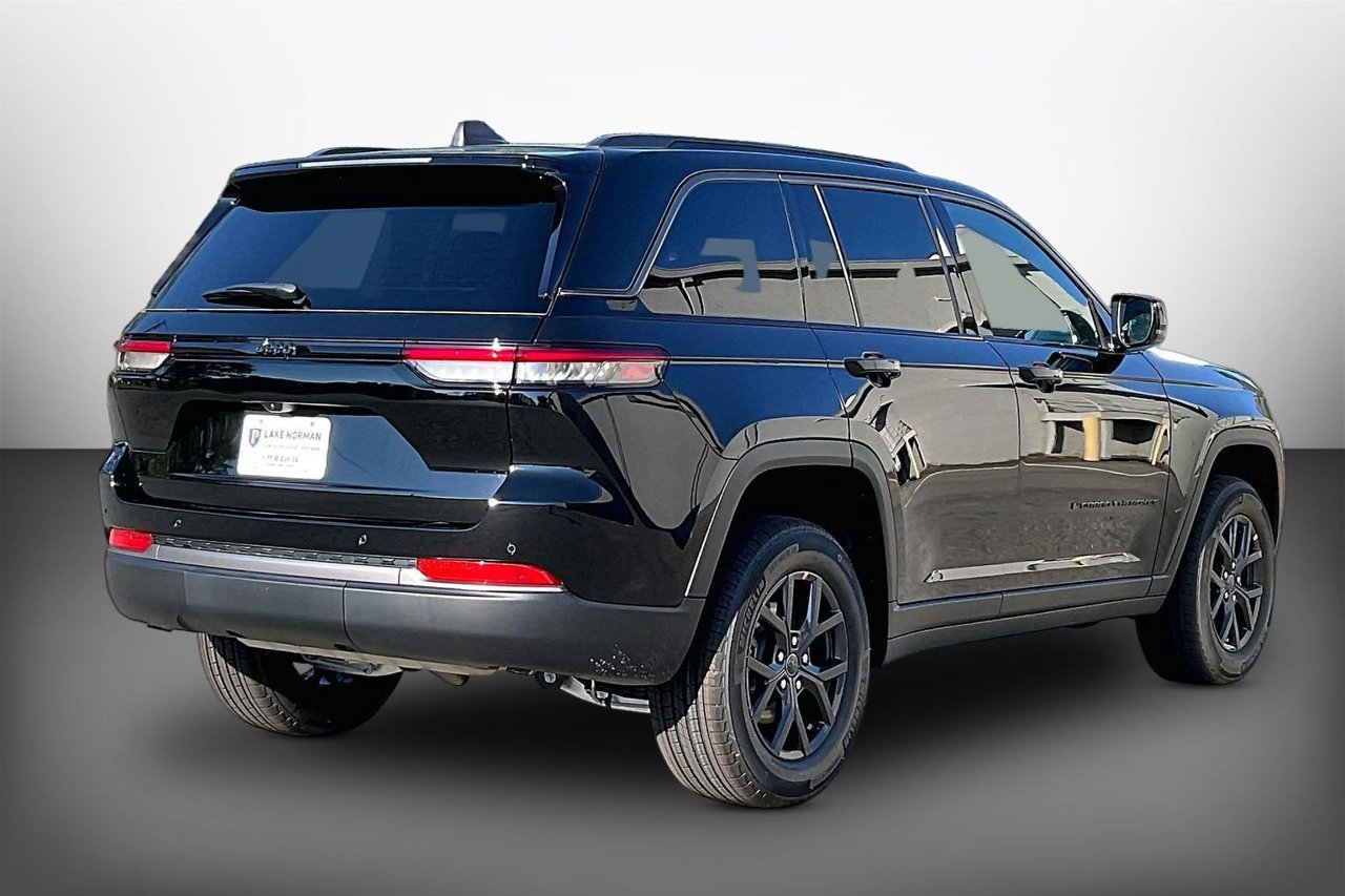 New 2027 Jeep Grand Cherokee Altitude RWD image 8