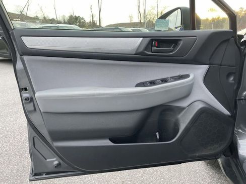 Used 2019 Subaru Outback 2.5i AWD/4WD image 5