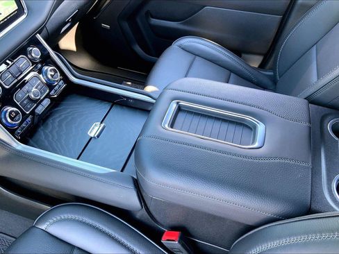 Used 2023 GMC Yukon XL Denali w/ Denali Reserve Package AWD/4WD image 16